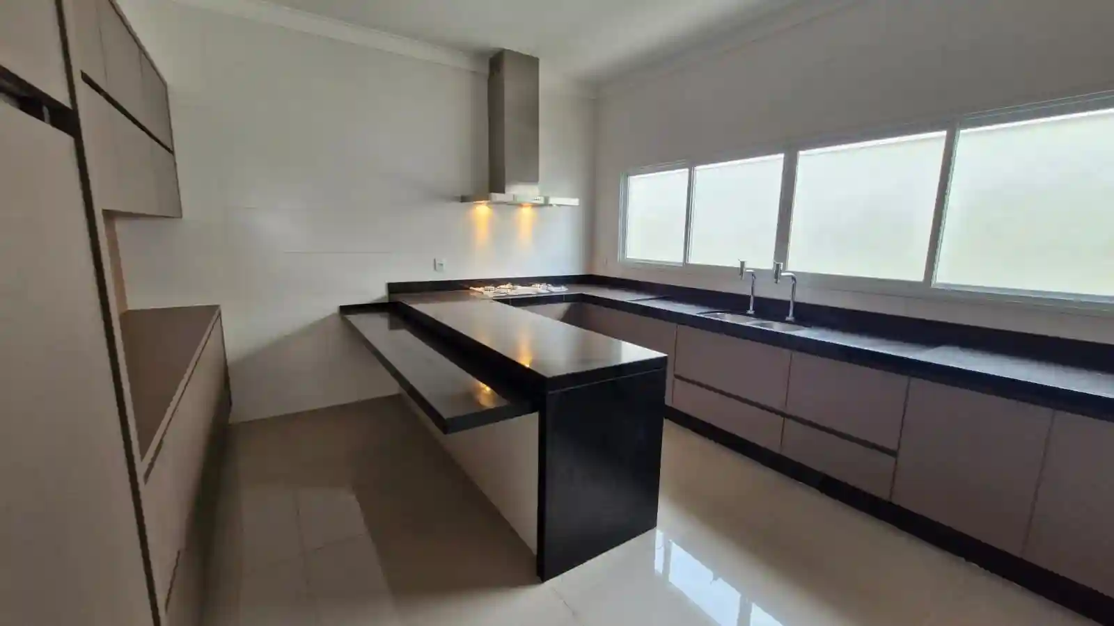Casa de Condomínio com 4 quartos à venda, 520m² — foto 13 de 29