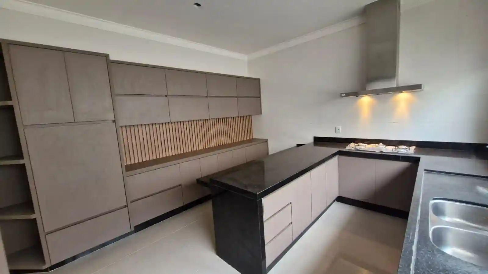 Casa de Condomínio com 4 quartos à venda, 520m² — foto 14 de 29