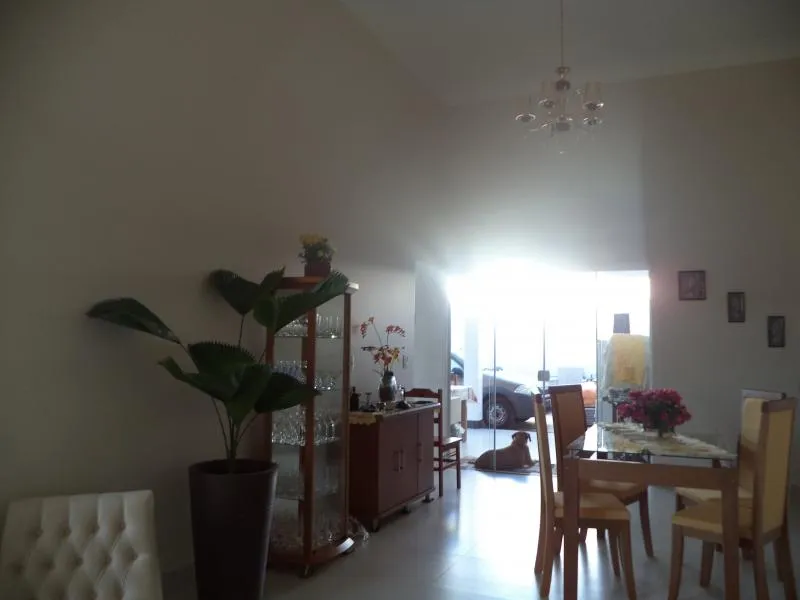 Casa à venda — foto 1 de 4