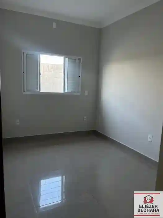 Casa com 3 quartos à venda, 112m² — foto 2 de 8