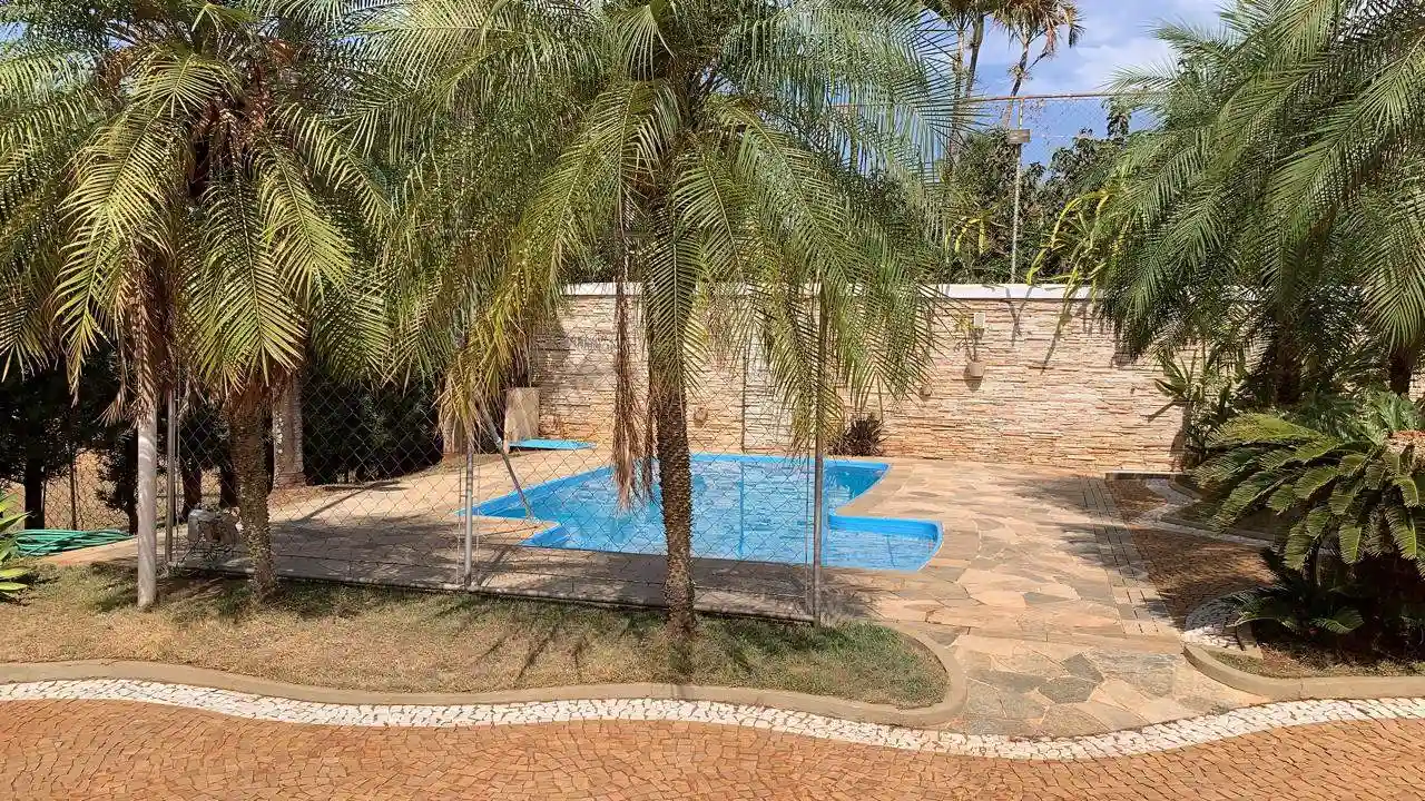 Fazenda / Sítio / Chácara com 3 quartos à venda, 1000m² — foto 1 de 17