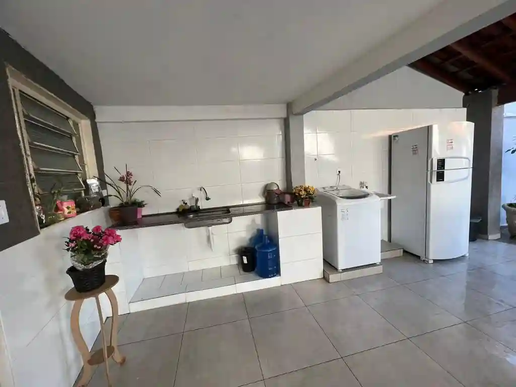 Casa com 3 quartos à venda, 341m² — foto 1 de 10