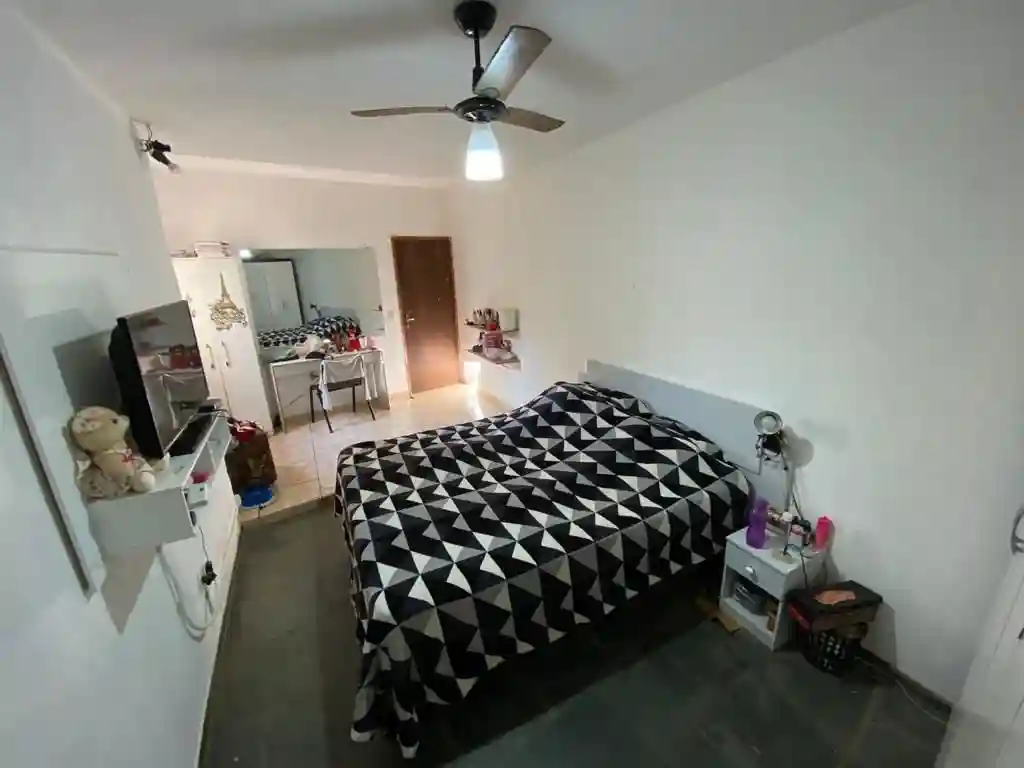 Casa com 3 quartos à venda, 341m² — foto 2 de 10