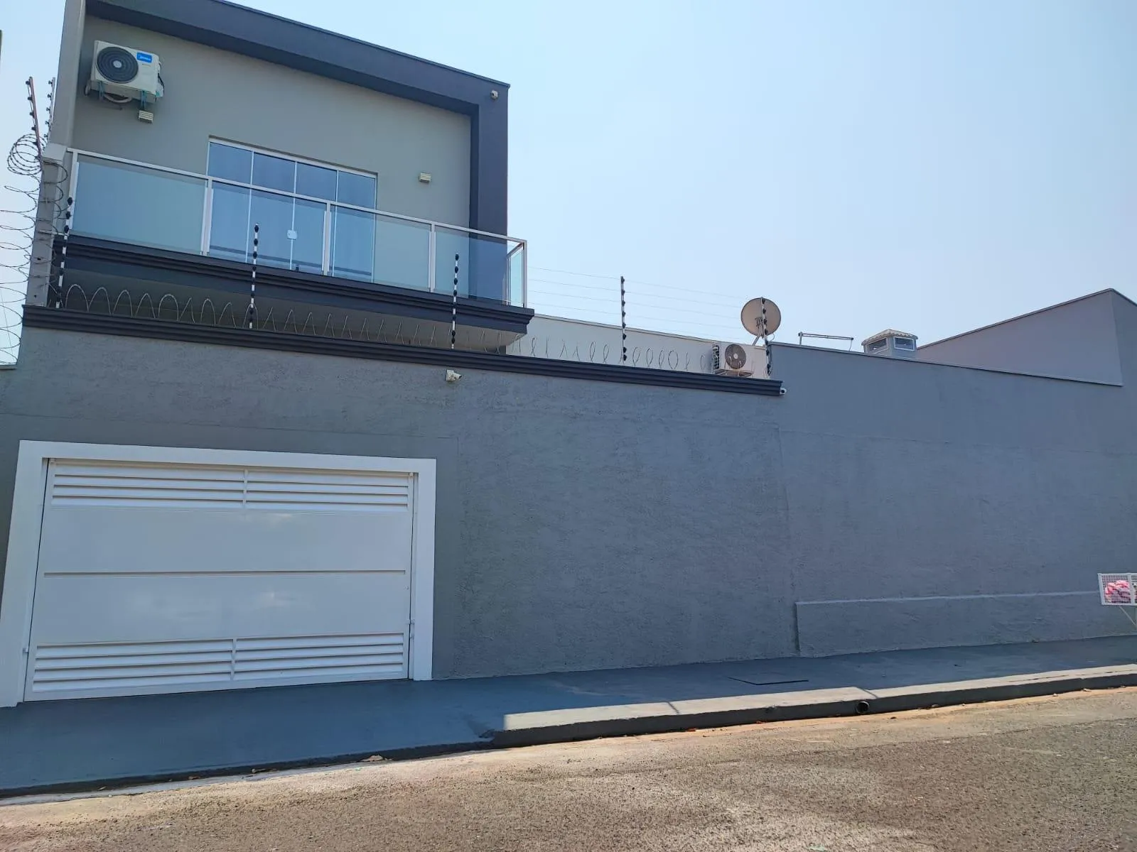Casa com 3 quartos à venda, 211m² — foto 1 de 35