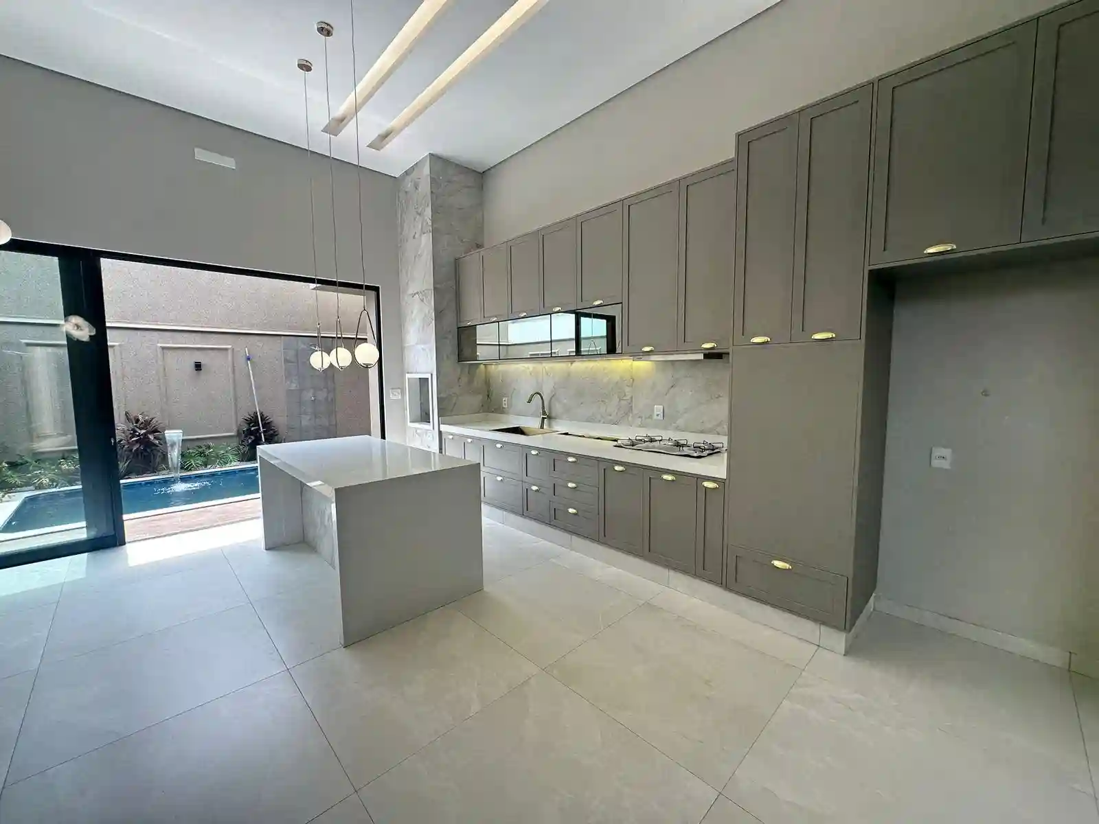 Casa de Condomínio com 3 quartos à venda, 253m² — foto 11 de 29