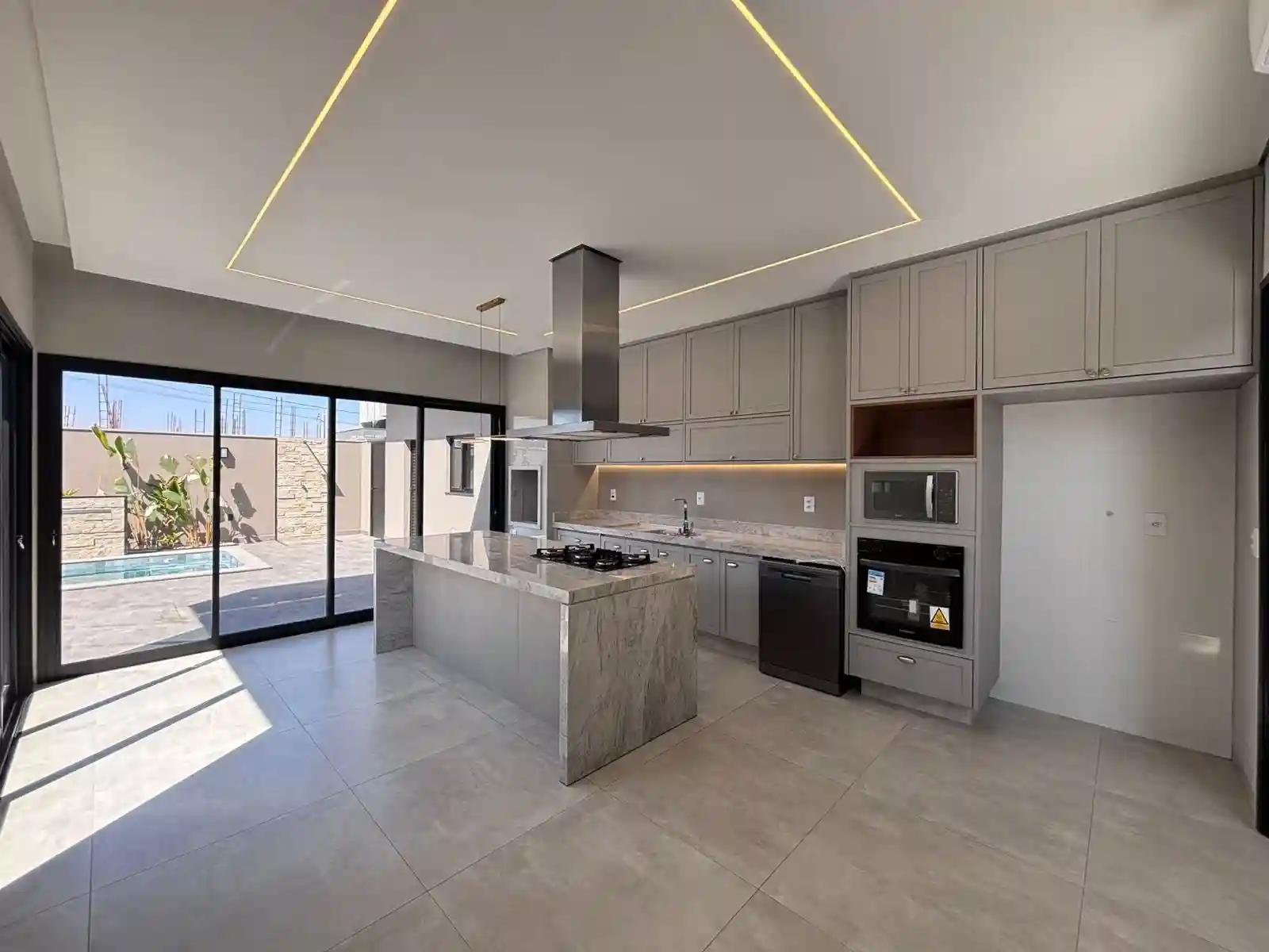 Casa de Condomínio com 3 quartos à venda, 306m² — foto 36 de 42