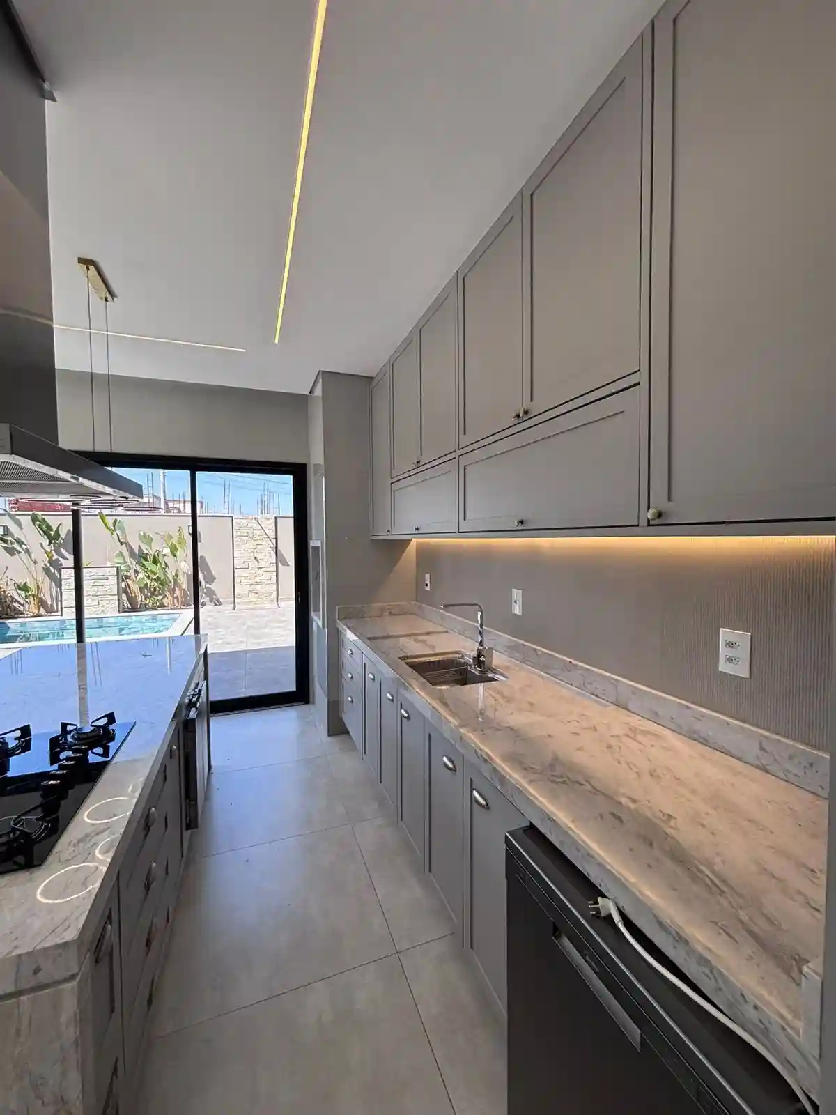 Casa de Condomínio com 3 quartos à venda, 306m² — foto 25 de 42