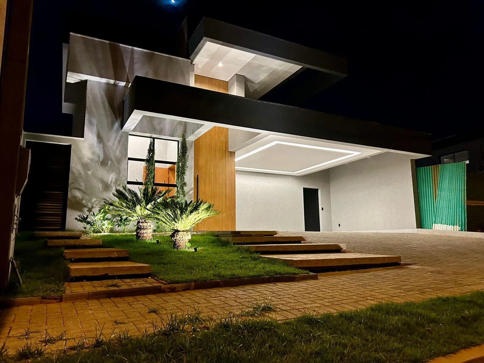 Casa de Condomínio com 3 quartos à venda, 303m² — foto 1 de 26