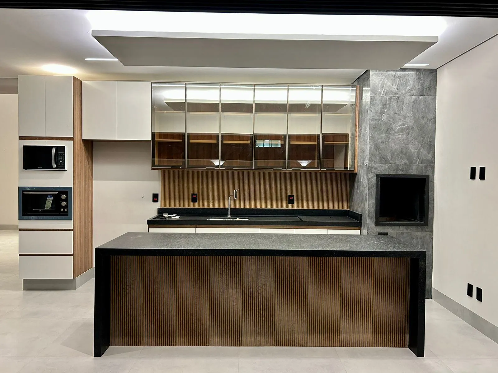 Casa de Condomínio com 3 quartos à venda, 303m² — foto 13 de 26
