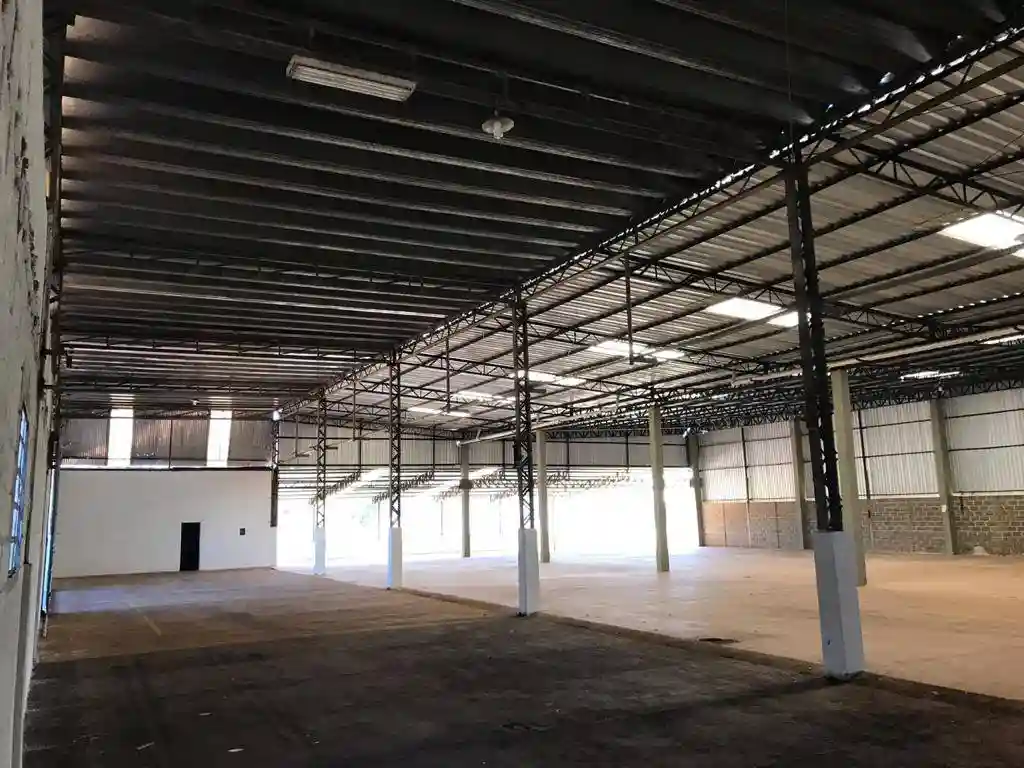 Galpão / Depósito / Armazém  à venda, 2300m² — foto 1 de 7