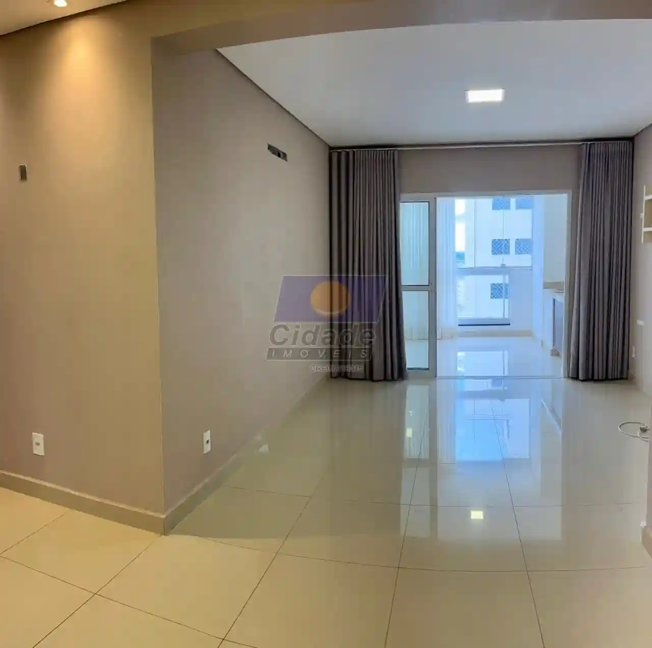 Apartamento com 3 quartos à venda, 130m² — foto 1 de 28