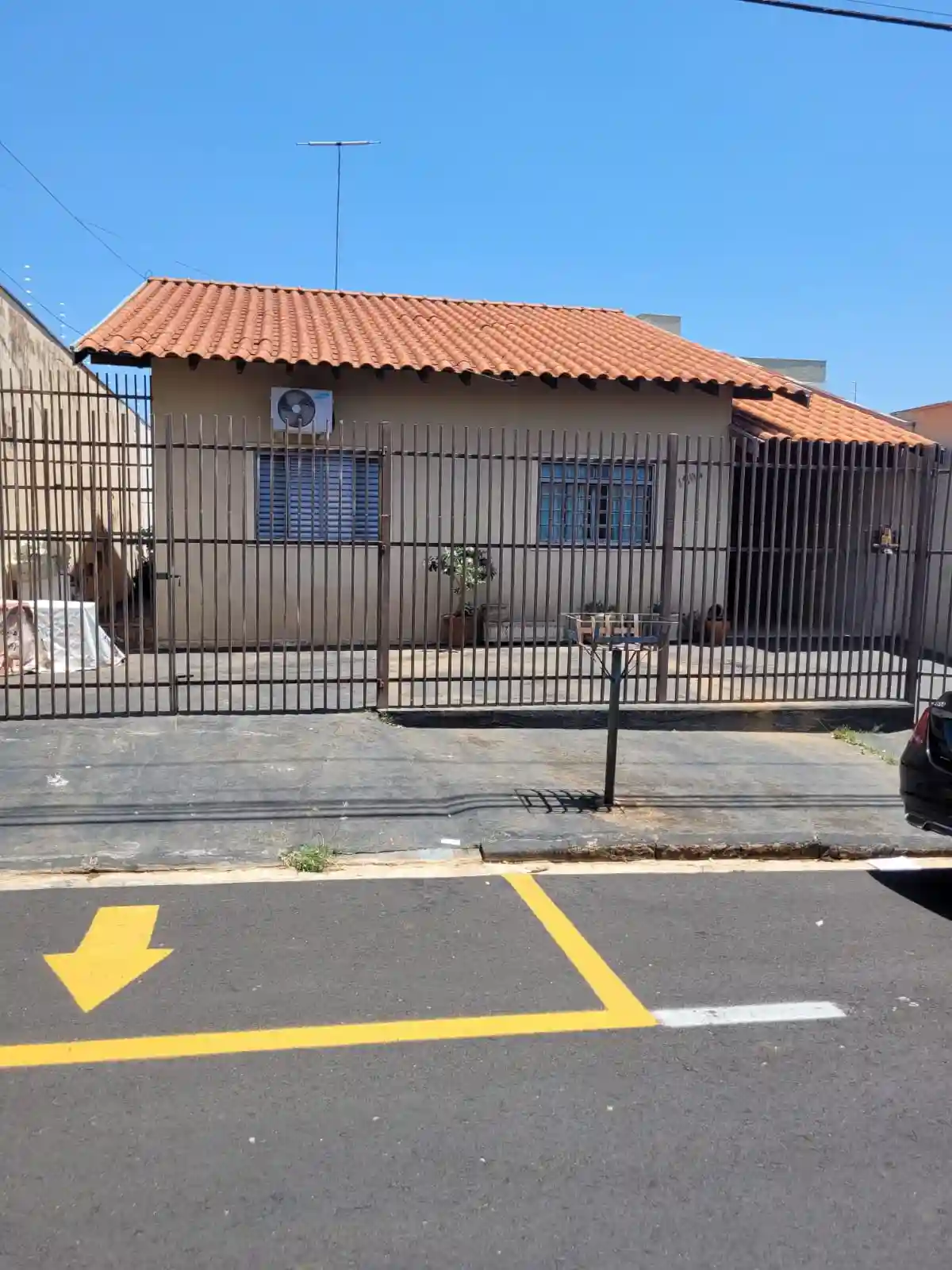Casa com 3 quartos à venda, 178m² — foto 1 de 7