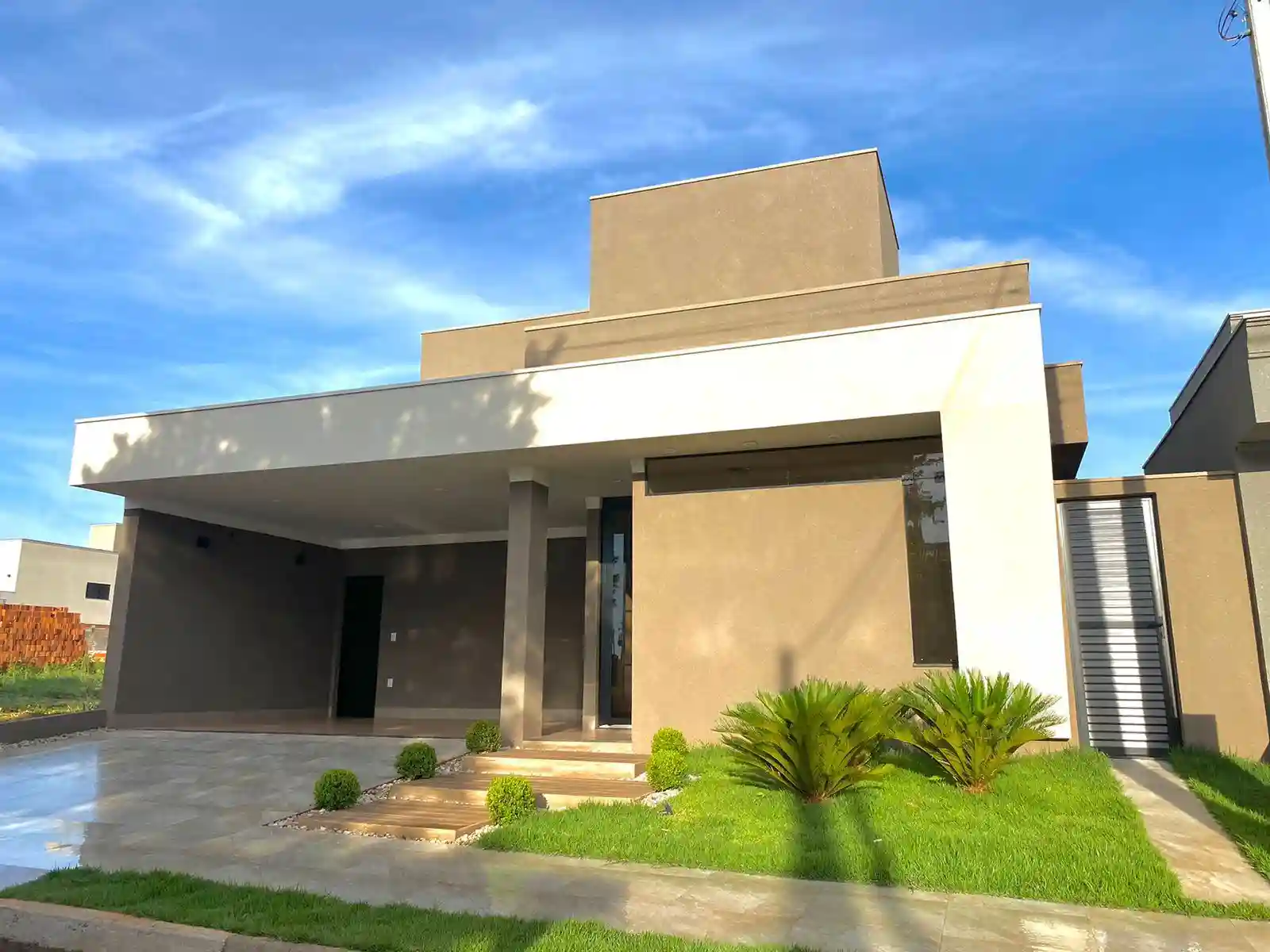 Casa de Condomínio com 3 quartos à venda, 360m² — foto 2 de 11