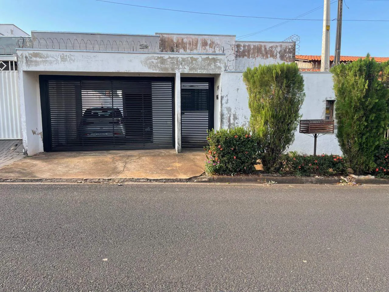 Casa com 3 quartos à venda, 200m² — foto 1 de 14