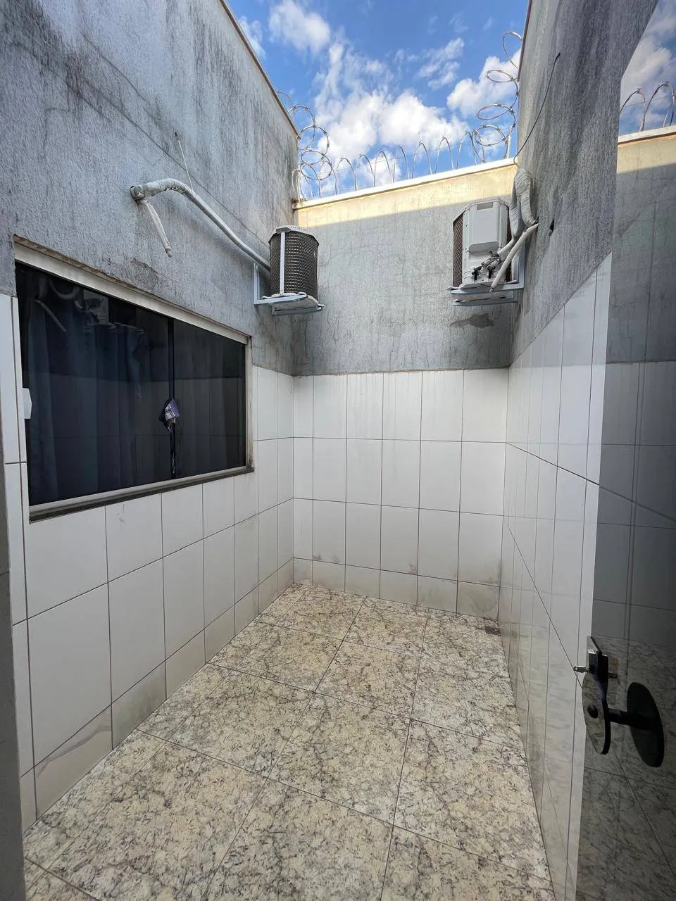 Casa com 3 quartos à venda, 200m² — foto 3 de 14