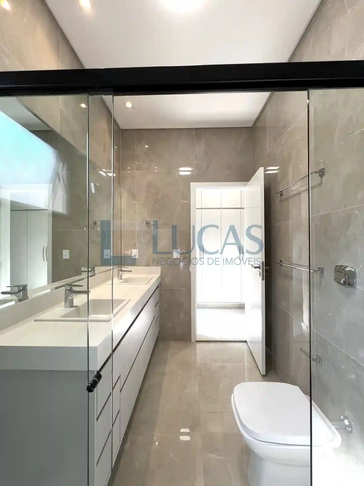 Casa de Condomínio com 3 quartos à venda, 224m² — foto 14 de 33