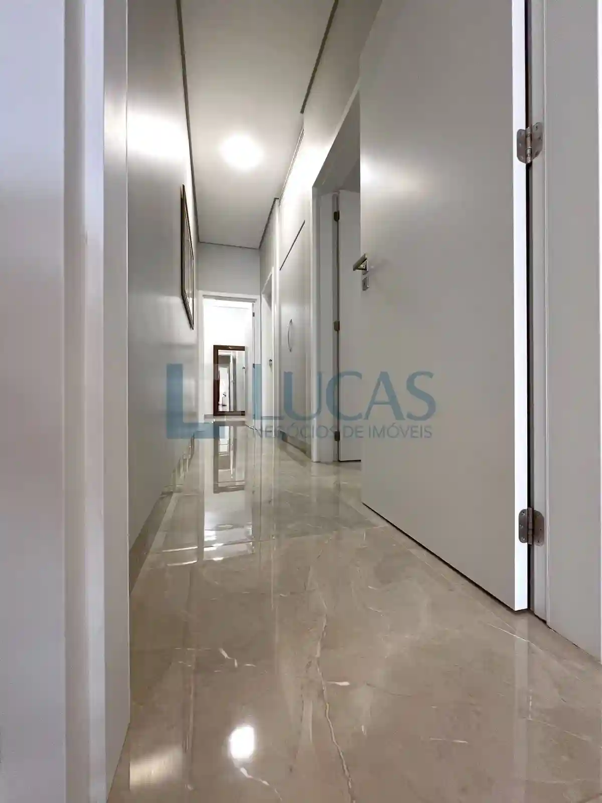 Casa de Condomínio com 3 quartos à venda, 224m² — foto 13 de 33
