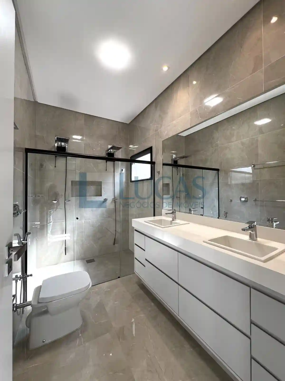 Casa de Condomínio com 3 quartos à venda, 224m² — foto 24 de 33