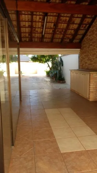 Casa à venda — foto 1 de 3