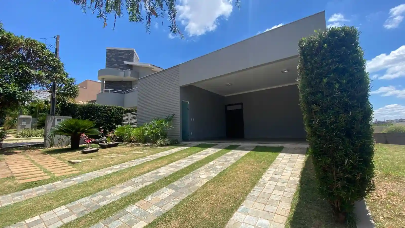 Casa de Condomínio com 4 quartos à venda, 300m² — foto 3 de 18