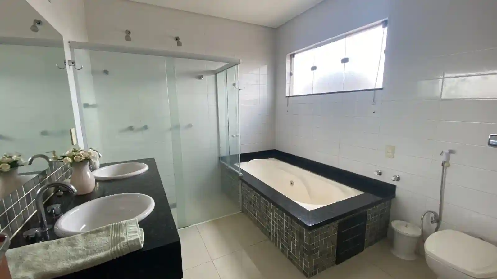 Casa de Condomínio com 4 quartos à venda, 300m² — foto 11 de 18