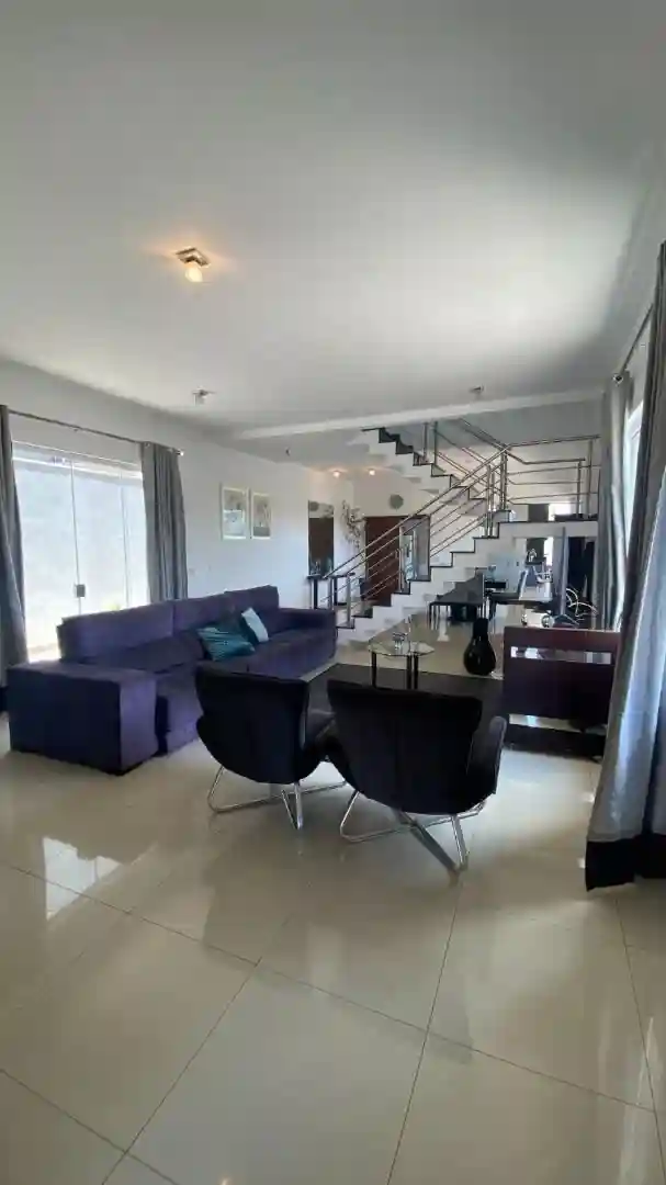 Casa de Condomínio com 4 quartos à venda, 300m² — foto 2 de 18