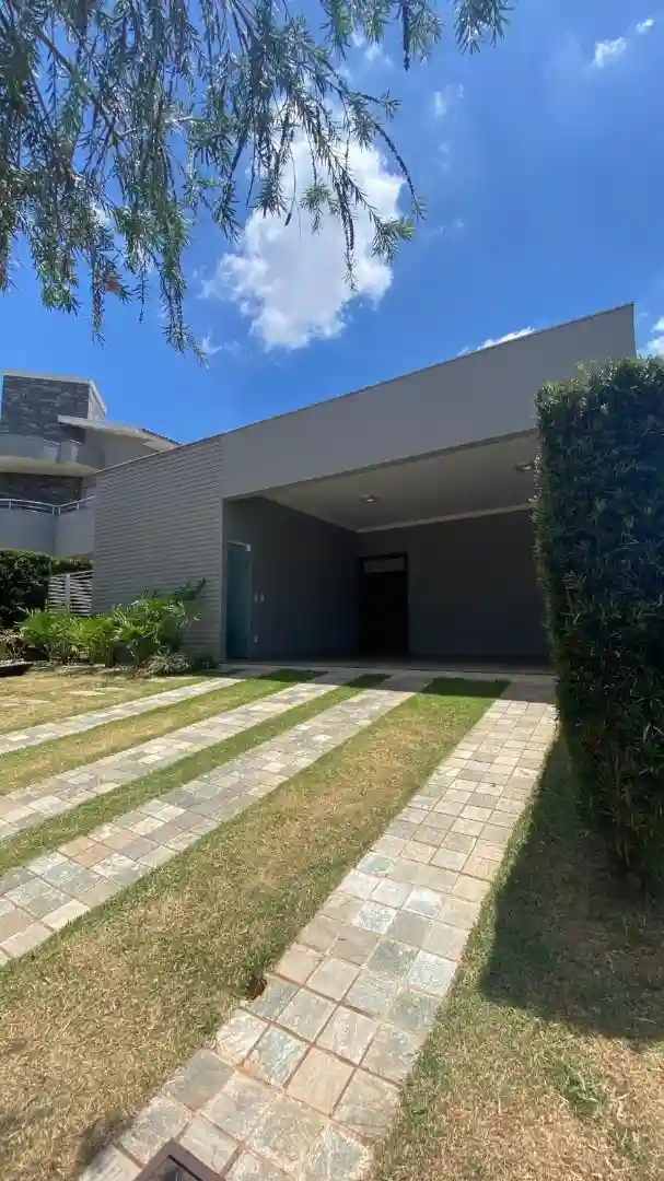 Casa de Condomínio com 4 quartos à venda, 300m² — foto 1 de 18