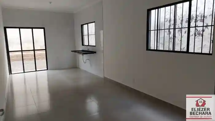 Casa com 3 quartos à venda, 94m² — foto 2 de 13