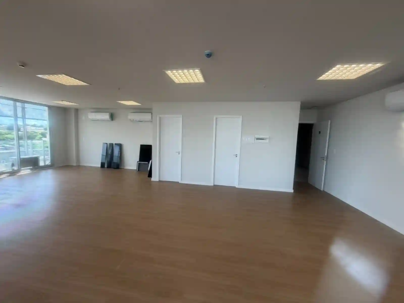Conjunto Comercial / Sala  para aluguel, 83m² — foto 10 de 13
