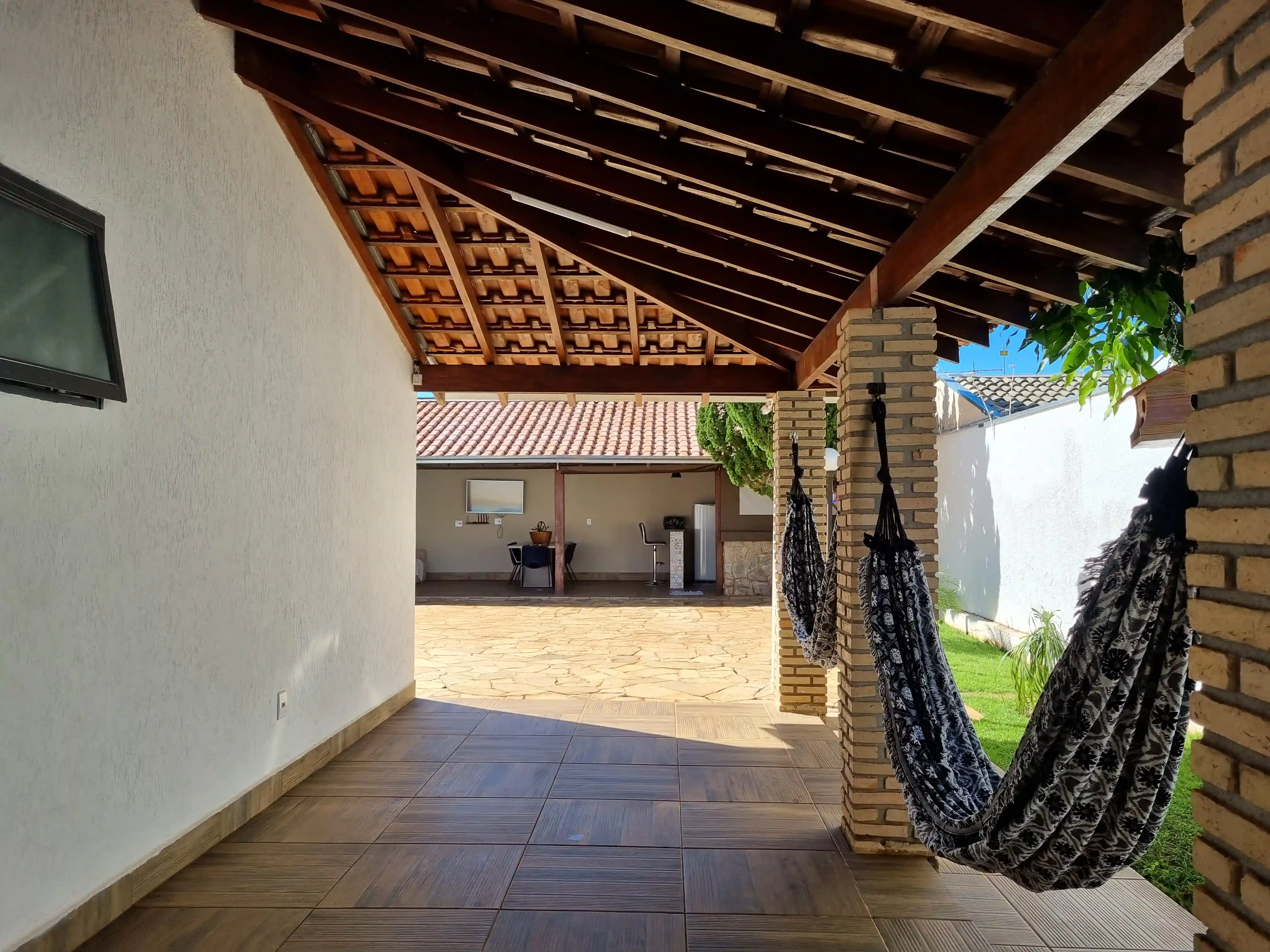 Casa com 3 quartos à venda, 240m² — foto 1 de 21