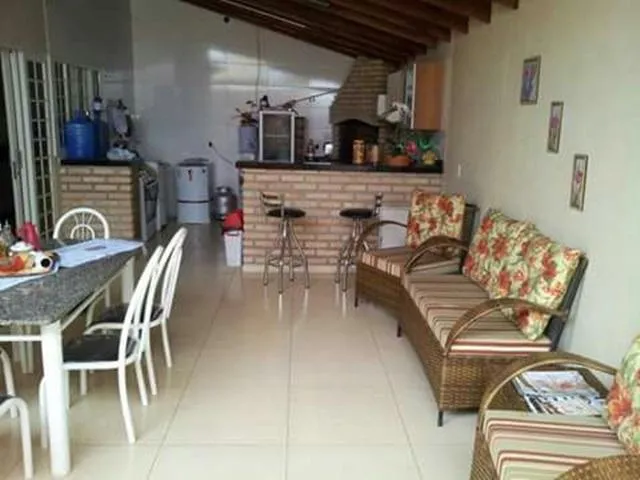Casa à venda — foto 2 de 6