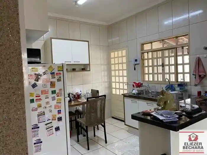 Casa com 3 quartos à venda, 100m² — foto 2 de 8