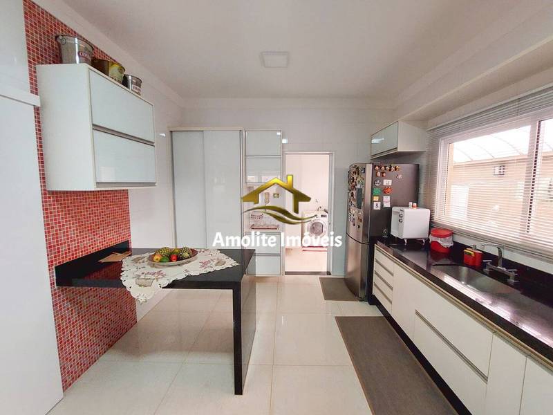 Casa de Condomínio com 3 quartos à venda, 270m² — foto 27 de 37