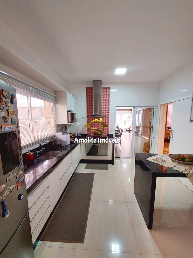 Casa de Condomínio com 3 quartos à venda, 270m² — foto 26 de 37