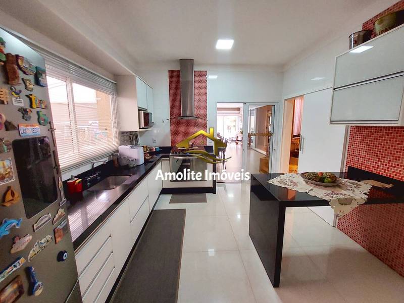 Casa de Condomínio com 3 quartos à venda, 270m² — foto 25 de 37