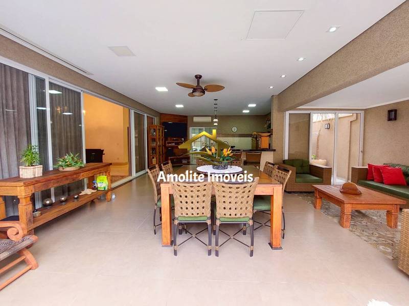 Casa de Condomínio com 3 quartos à venda, 270m² — foto 18 de 37