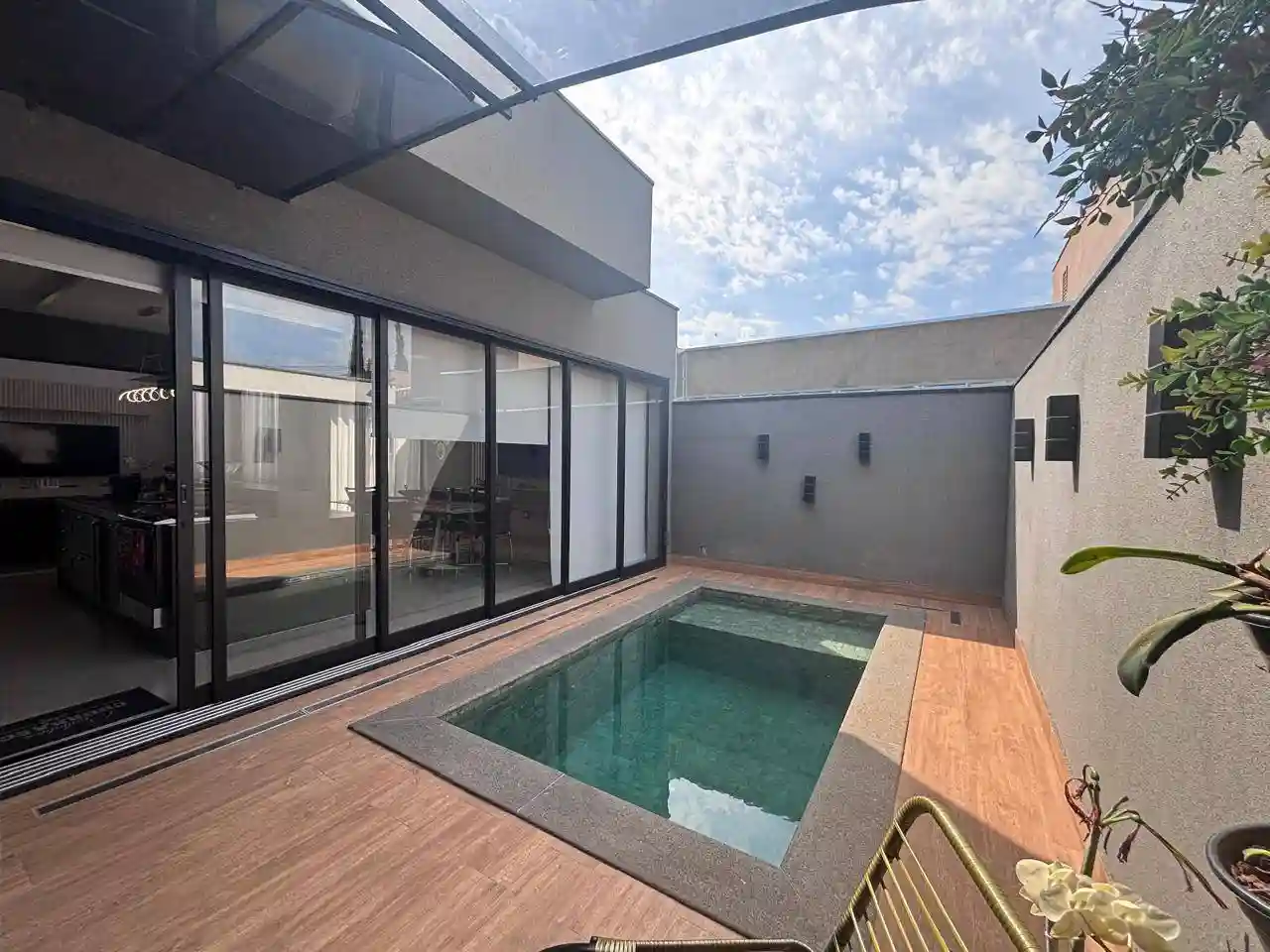 Casa de Condomínio com 3 quartos à venda, 220m² — foto 1 de 60
