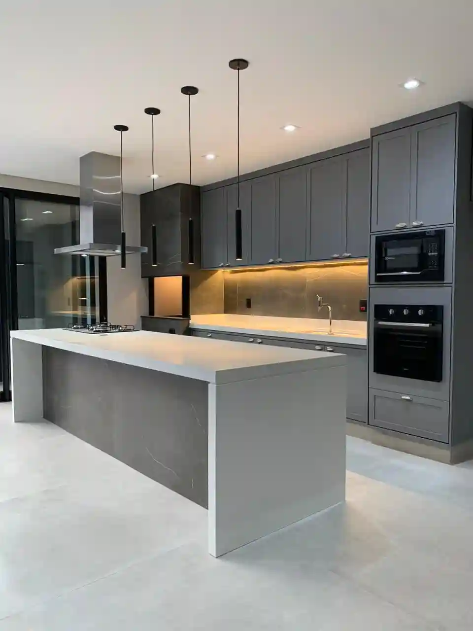 Casa de Condomínio com 3 quartos à venda, 245m² — foto 3 de 10