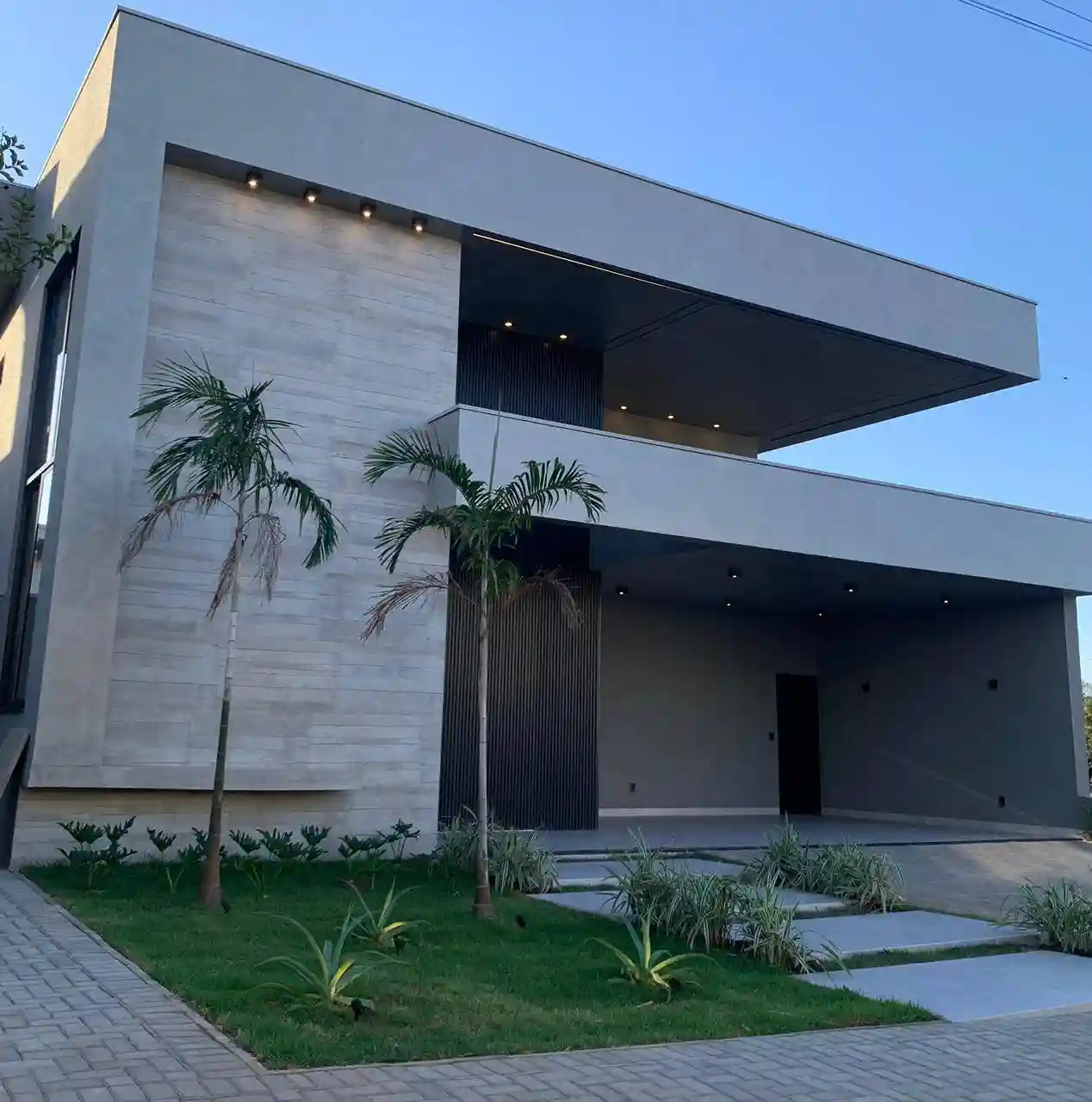 Casa de Condomínio com 3 quartos à venda, 245m² — foto 1 de 10