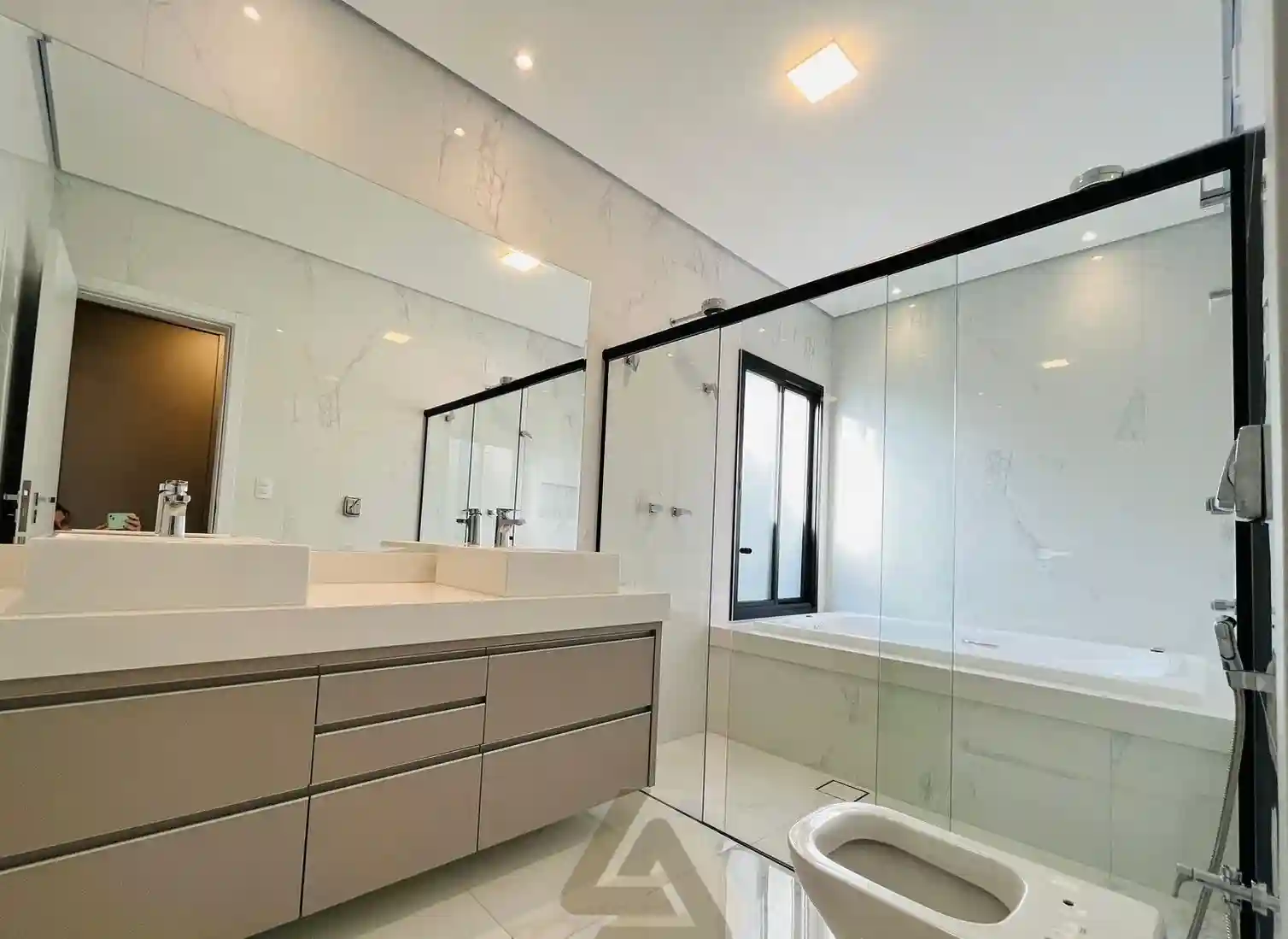 Casa de Condomínio com 3 quartos à venda, 221m² — foto 9 de 16