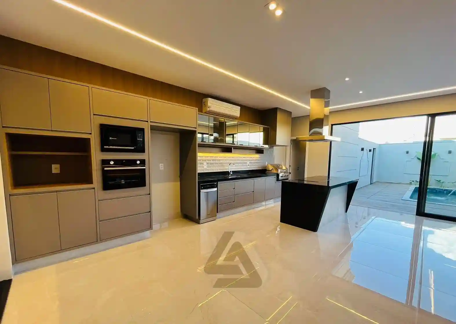 Casa de Condomínio com 3 quartos à venda, 221m² — foto 6 de 16