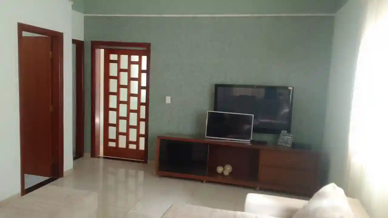 Casa com 3 quartos à venda, 256m² — foto 3 de 22