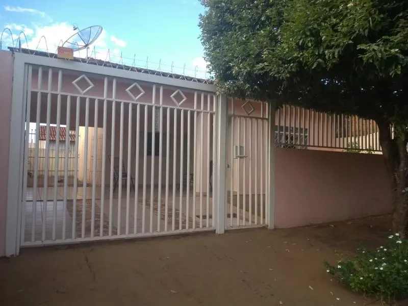 Casa à venda — foto 1 de 5