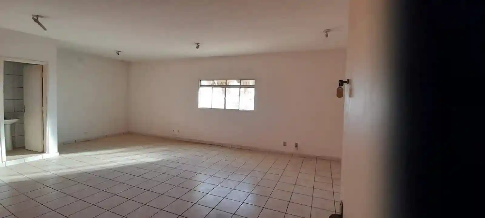 Conjunto Comercial / Sala com 1 quarto para aluguel, 45m² — foto 2 de 2