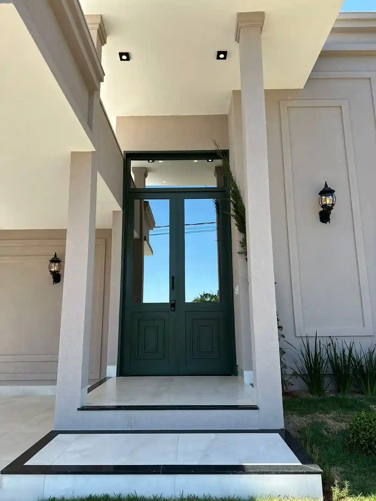 Casa de Condomínio com 3 quartos à venda, 270m² — foto 2 de 14