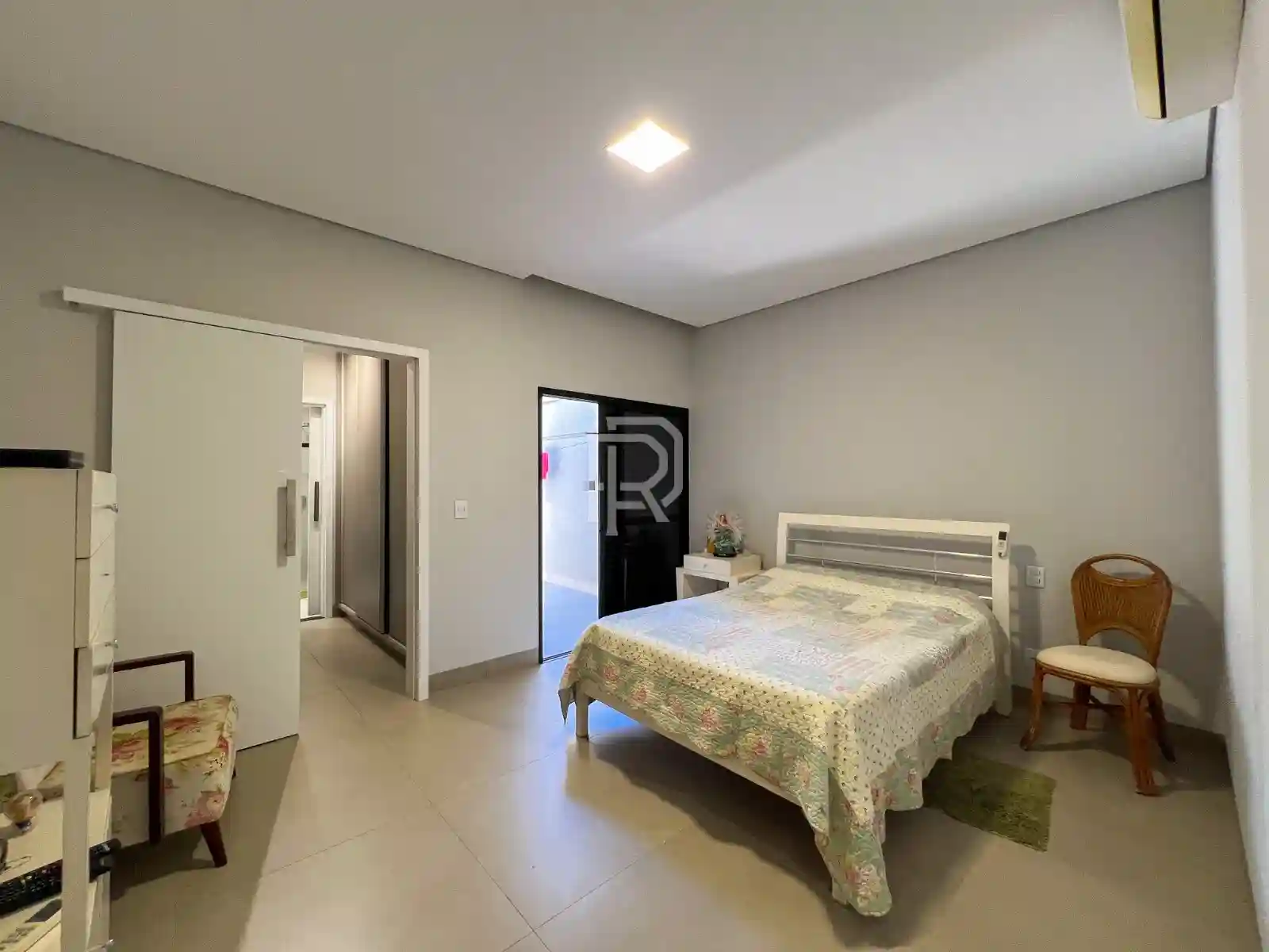 Casa de Condomínio com 3 quartos à venda, 210m² — foto 8 de 30