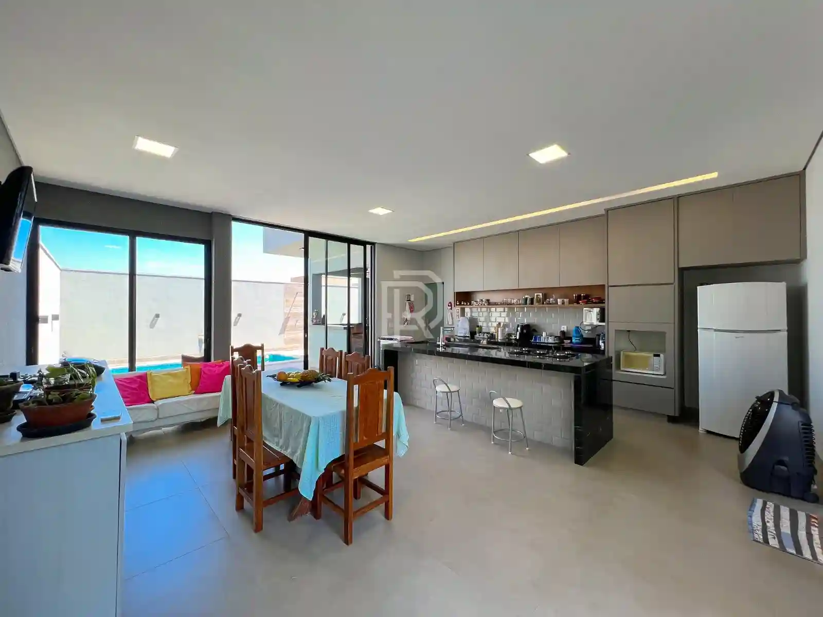 Casa de Condomínio com 3 quartos à venda, 210m² — foto 18 de 30