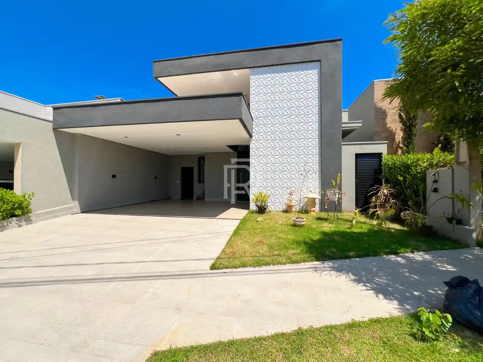 Casa de Condomínio com 3 quartos à venda, 210m² — foto 1 de 30