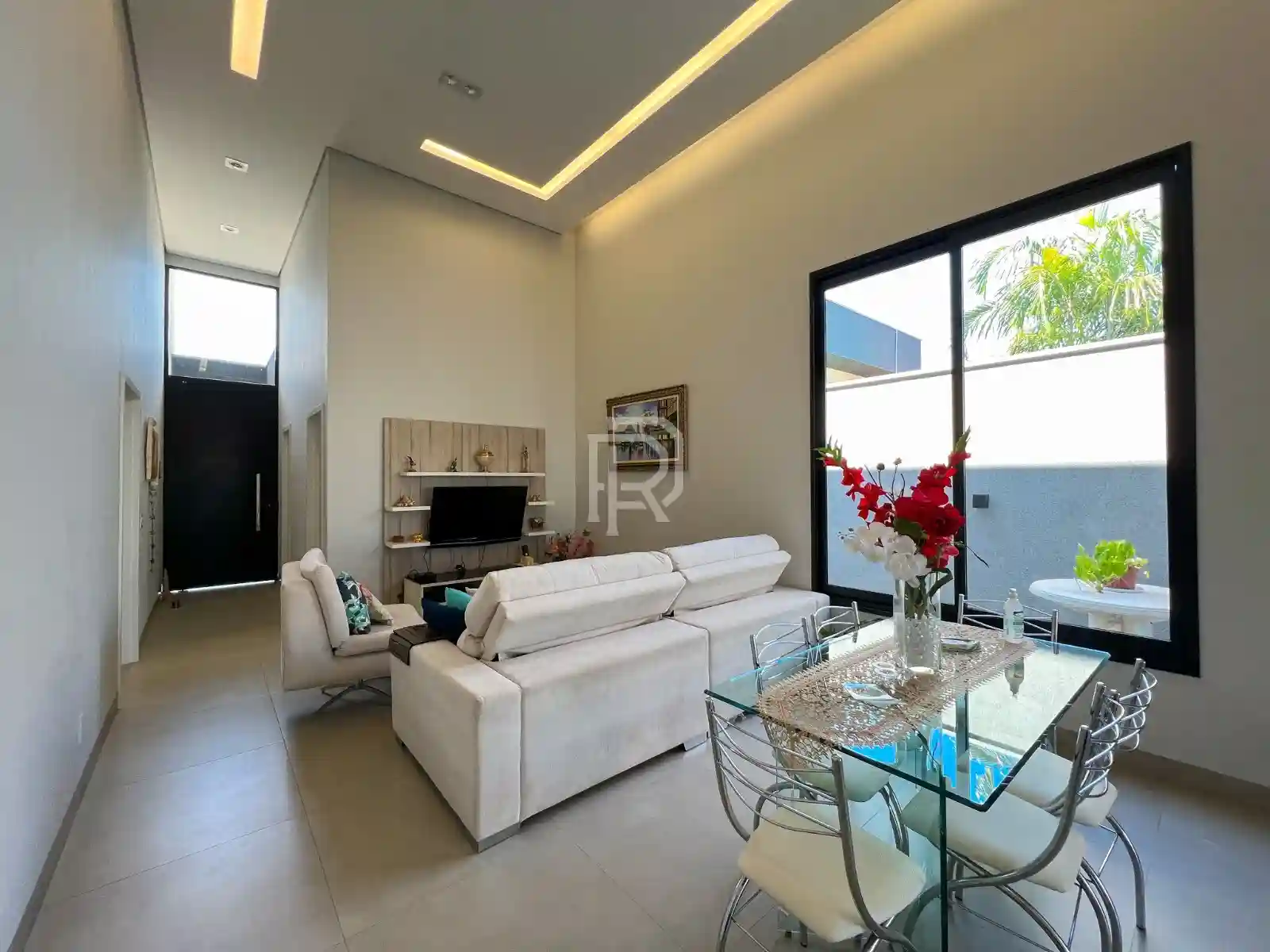 Casa de Condomínio com 3 quartos à venda, 210m² — foto 2 de 30