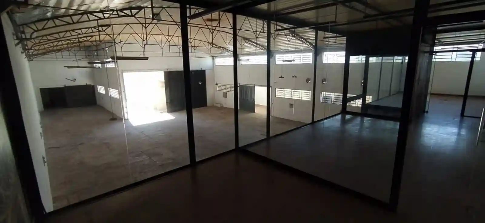 Galpão / Depósito / Armazém  à venda, 1050m² — foto 6 de 28